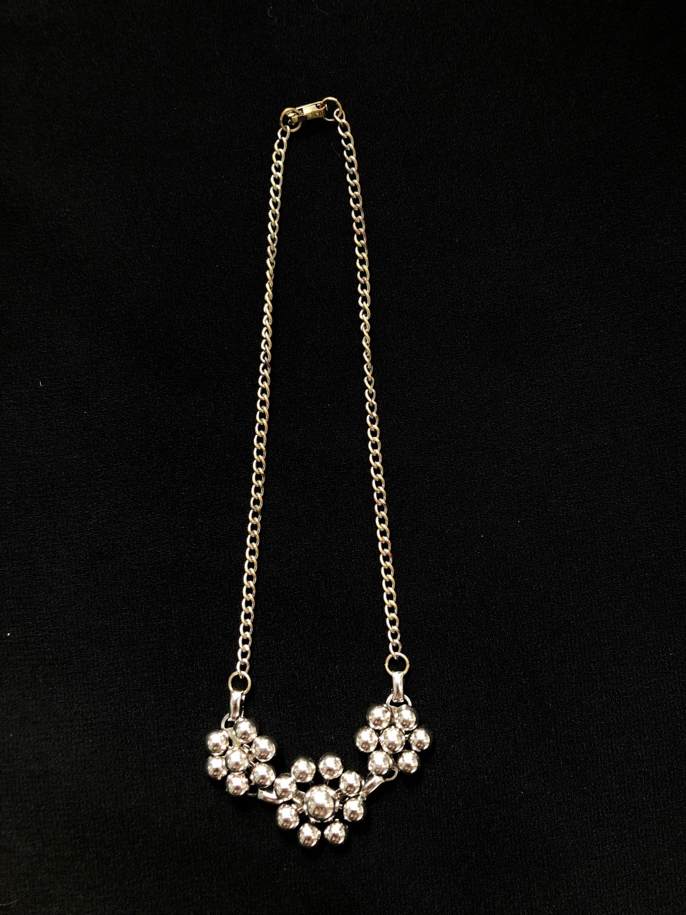 1950s ATOMIC Floral Necklace. Silver toned.